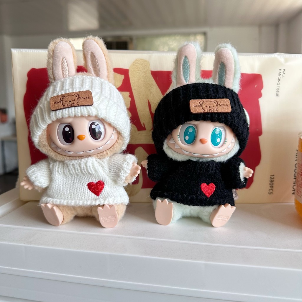 Labubu POP MART V1/V2 17cm ตุ๊กตาตุ๊กตาจี้หมวกรูปหมีรักเสื้อกันหนาว