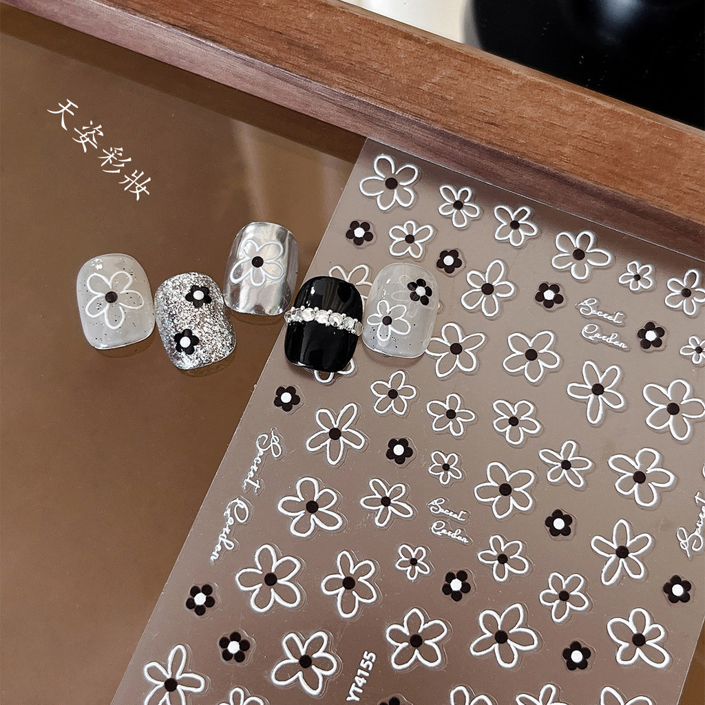 สติกเกอร์ติดเล็บลายดอกไม้ห้ากลีบแบบนูน ลายขาวดำ YT4155