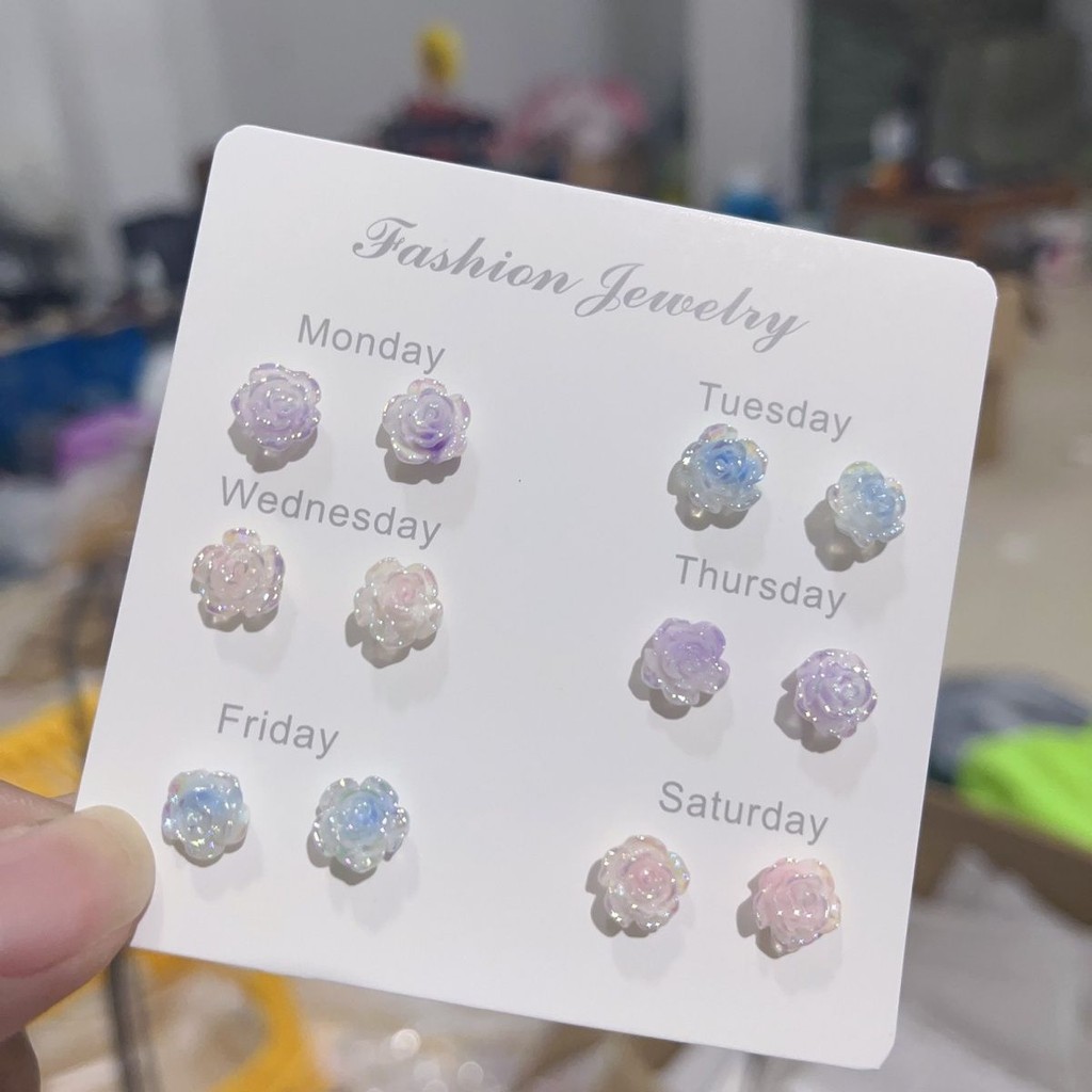 甜美百搭色金马贝玫瑰耳钉女简约美百耳塑饰料针耳环耳式料针 耳环 蓝色女裙子 สําหรับผู้หญิงเรียบง่ายและหวานsdf