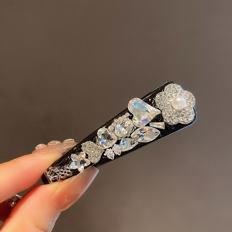 สร้อยผมแบบม้าประณีต หนีบผมสไตล์พรีเมียม