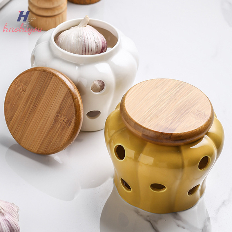 <haohiyou> เซรามิคสีขาวขวดเก็บกระเทียมพร้อมฝาปิดประณีต Hollow Storage Jar กระเทียมขิง Jar โคมไฟในครัวเรือนกล่องขนม Nice