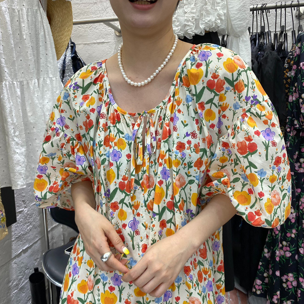 ความรู้สึกของการออกแบบชุดเดรสแขนพองคอวีลายดอกไม้สำหรับผู้หญิงใหม่สไตล์ฝรั่งเศสย้อนยุคเอวสูงโชว์เรียวยาว... เรามีความสุขกับฉัน esl8