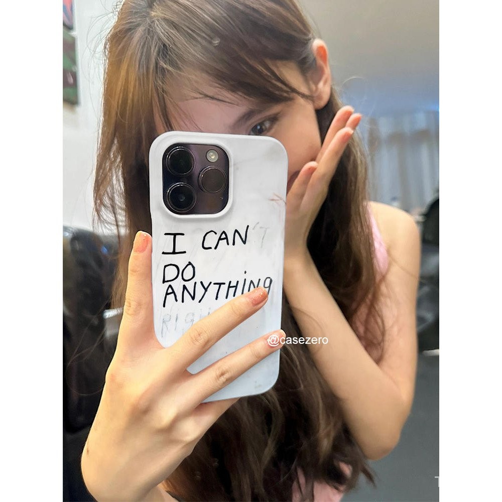 โลโก้ตัวอักษรสีดำลายกราฟฟิตีเคสโทรศัพท์ iPhone เข้ากันได้กับ iPhone 11PROMAX 13 12 14 15 PROMAX 11pro 7/8PLUS เคสโทรศัพท์กันกระแทกกันกระแทก XR XS Smax 13pro 15 14 12 Pro เคสแข็ง3foo