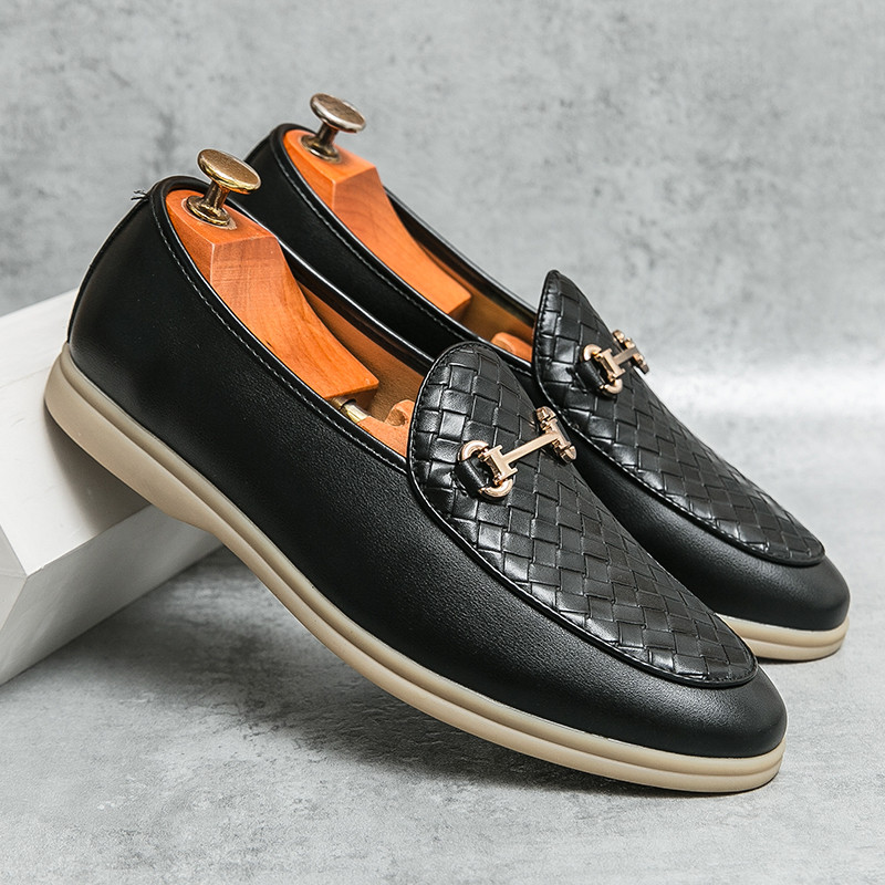 Man Loafers beige Round Toe Party Slip-Onรองเท้าสีทึบงานแต่งงานแฟชั่นหนังรองเท้าลําลองทุกวัน