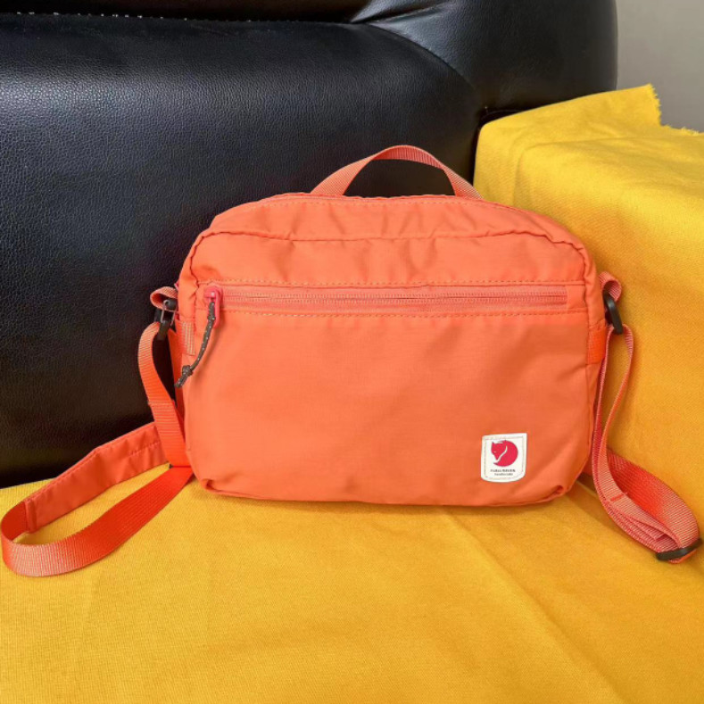 กระเป๋าสะพายแฟชั่นกระเป๋าสะพายข้างกระเป๋าสะพายข้าง unisex กระเป๋าผ้าใบลําลองคุณภาพสูง