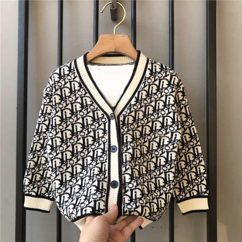 KF33 พร้อมส่ง เสื้อกันหนาวลายดำเด็ก เด็กหญิง/ชาย ใส่ได้ค่ะ ผ้าค่อนข้างหนา