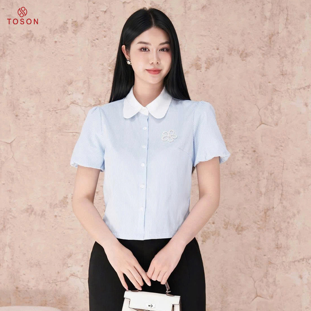 เสื้อครอปคอปกเยอรมันลายทางสีน้ําเงินพร้อม T.tri appliqué 11063K65 Toson