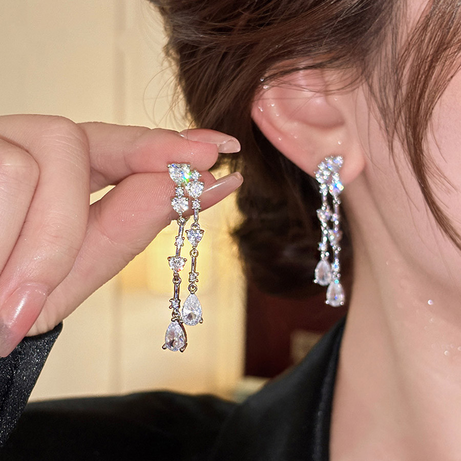 ฝรั่งเศส Elegant Diamond-Studded Love Drop ต่างหูพู่หญิงหรูหรา Niche High-End ต่างหู