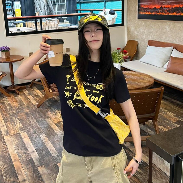 KYO 🌸 เสื้อเกาหลี ผู้หญิง เสื้อยืด 