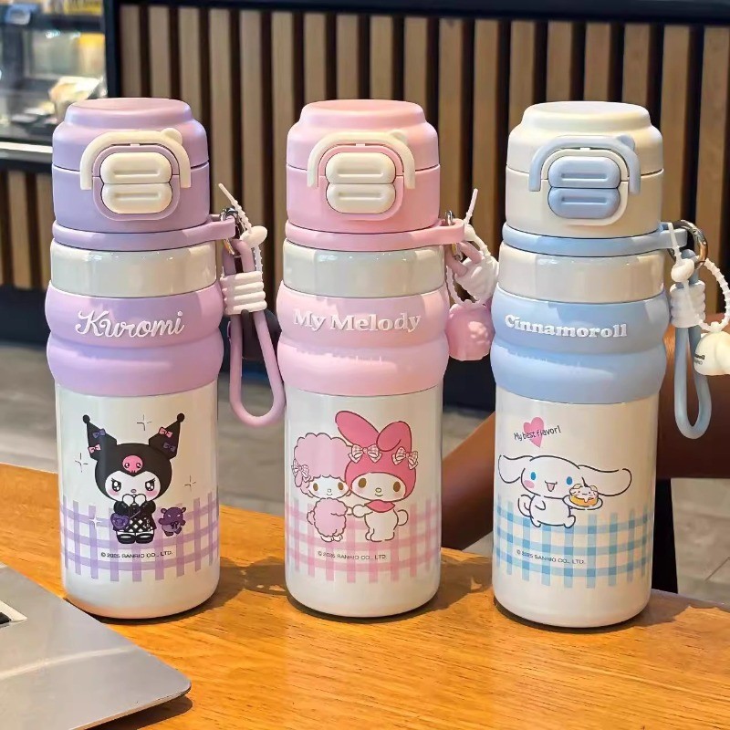 Sanrio Family Series ถ้วยอุ่นนักเรียนน่ารักขวดน้ําพร้อมหลอดการ์ตูนถ้วยน้ําดื่มโดยตรง