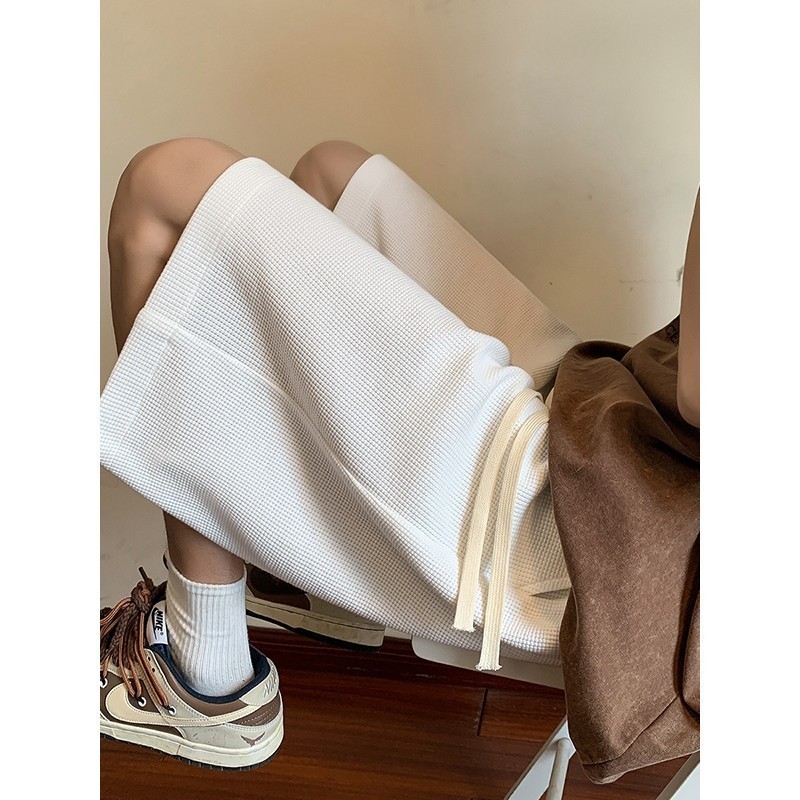 CD HOME กางเกงขาสั้นชาย เเฟชั่นใหม่เกาหลีเกาใจ มี4สี ดำ ขาว น้ำตาล เทา ใส่สบายสุดๆ ลายสุดเท่ ทันสมัย สินค้าพร้อมจัดส่ง