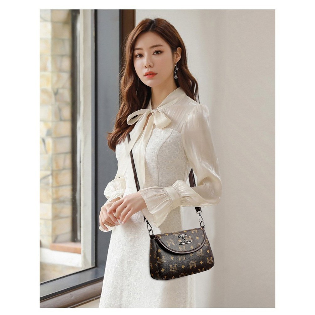 (พร้อมส่งทันที) กระเป๋าสะพายข้างผญ กระเป๋าผู้หญิง งานสวยตรงปก BB00553
