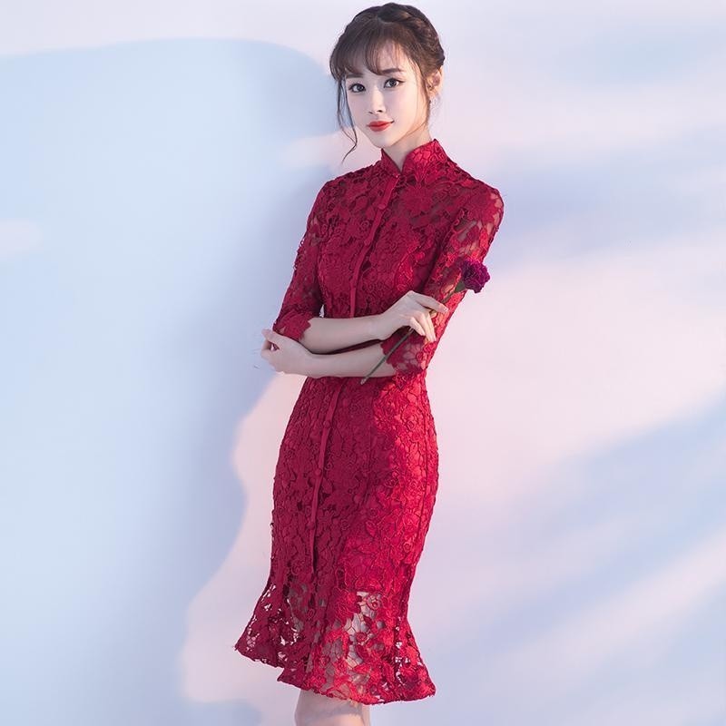ชุดเจ้าสาวสีแดง ชุดแต่งงานแบบหางปลาบางใหม่ ชุดราตรีจีนสำหรับผู้หญิง