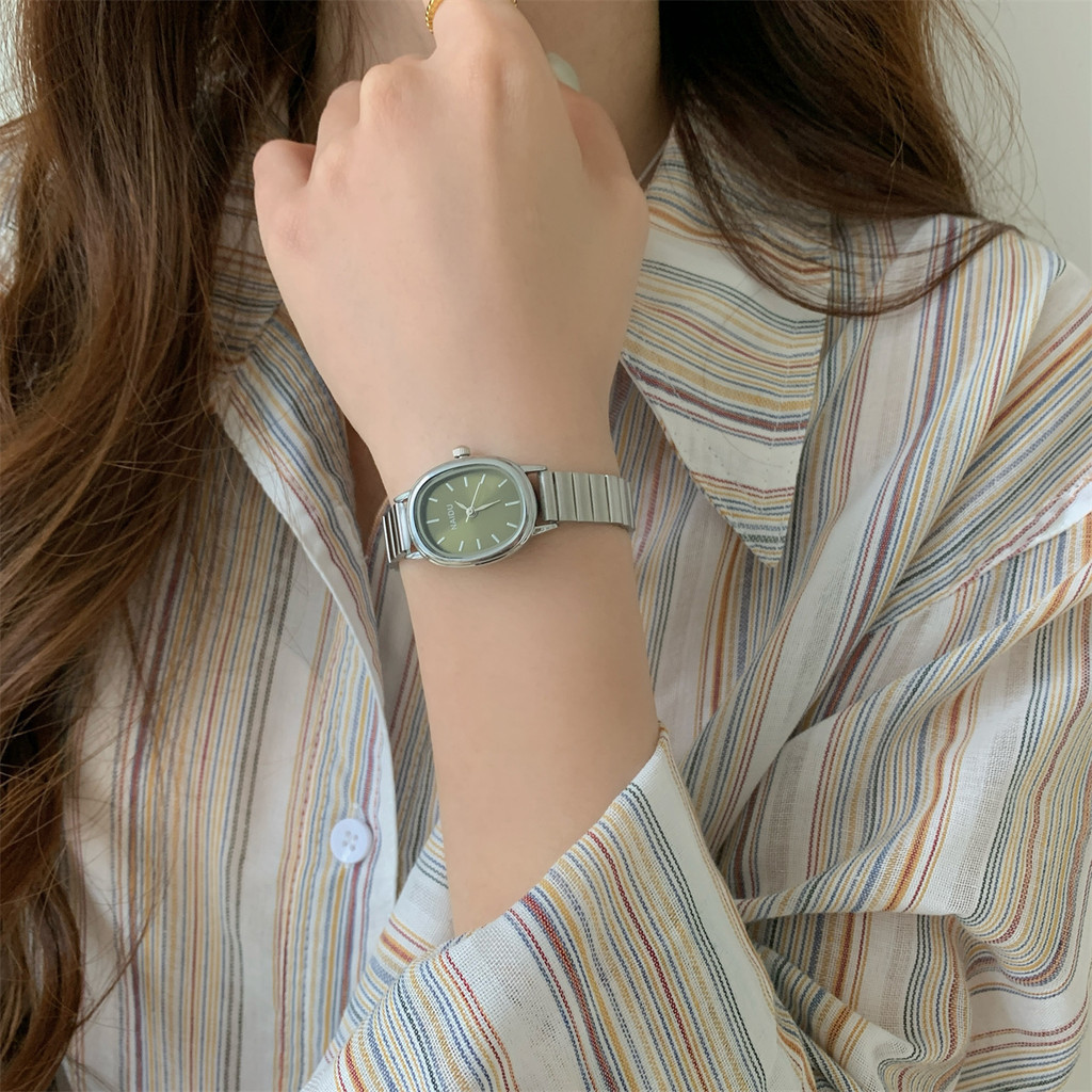 นาฬิการูปไข่สีม่วงผู้หญิง ins นาฬิกาแฟชั่นผู้หญิงวงเหล็กที่สวยงาม