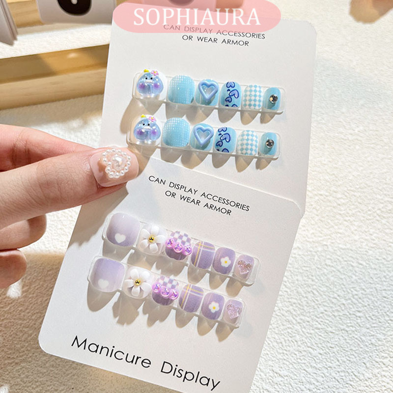 Sophiaura เล็บปลอมสําหรับเด็ก 3D ออกแบบกดบนเล็บสติกเกอร์ 12 ชิ้นขนาดเฉลี่ยเด็กของขวัญของเล่นเด็กสาว Gilft