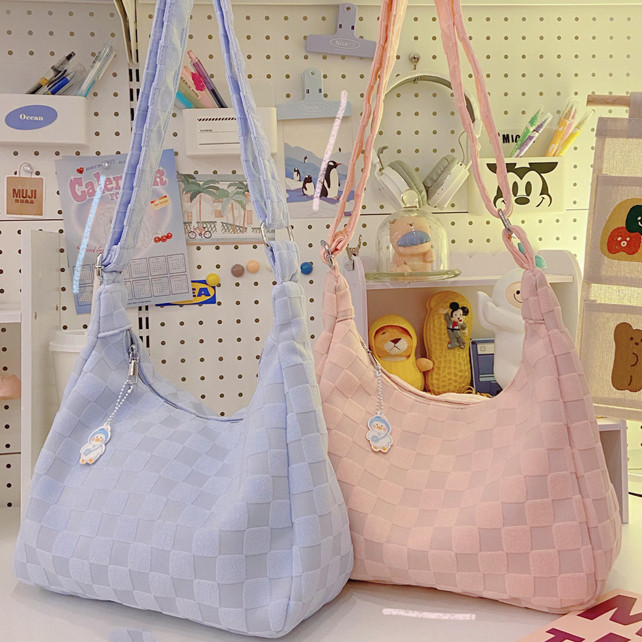 🔥พร้อมส่ง🔥กระเป๋าสะพายไหล่ลําลอง ทรงเมสเซนเจอร์ เข้ากับทุกการแต่งกาย สีพื้น แบบเรียบง่าย แฟชั่นฮาราจูกุ สไตล์เกาหลี