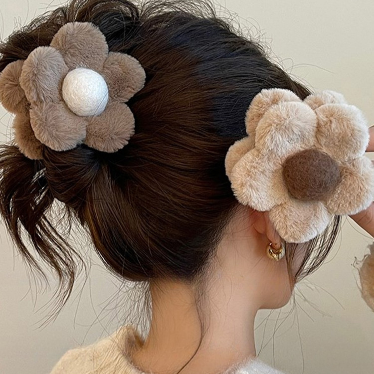 3d ดอกไม้แฟชั่นฤดูหนาว Fluffy Soft Hairpin กิ๊บติดผมเกาหลีเครื่องประดับผม - รูปที่ 2