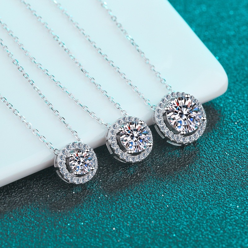 จริง Moissanite 0.5ct 1ct 2ct Chic รอบตัดสีขาว D Halo การตั้งค่า O-chain สร้อยคอ S925 เงินสเตอร์ลิงพ