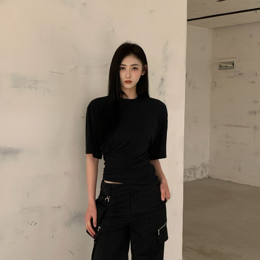 Casual Cut ฤดูร้อน All-Match สีขาวรอบคอแขนสั้นเสื้อยืดผู้หญิงการออกแบบความรู้สึกแคบเอวจีบหลวมด้านบน 