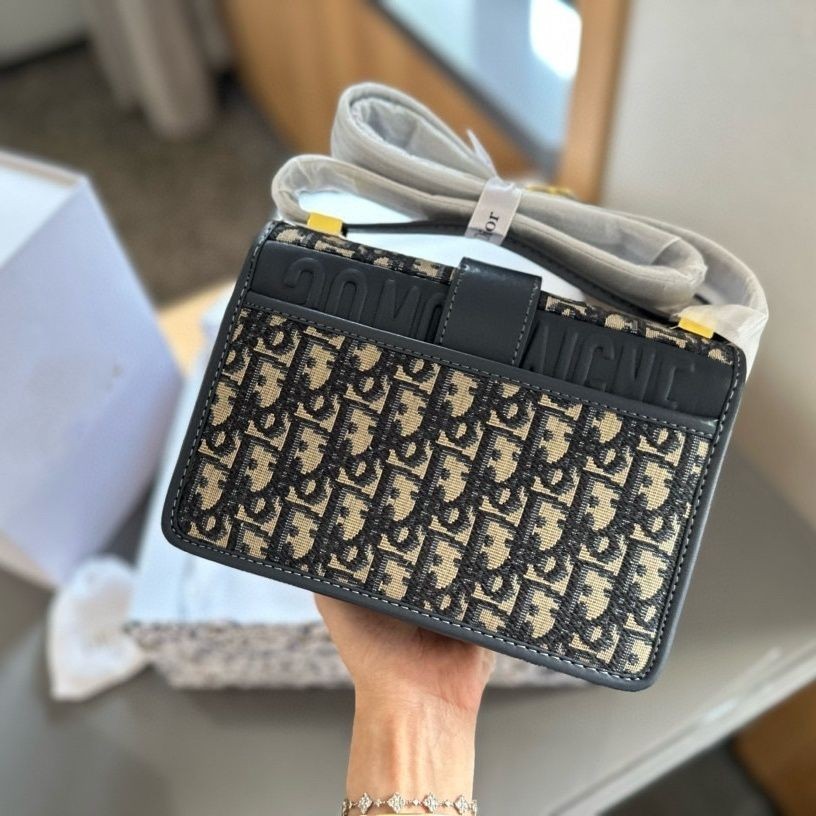 กระเป๋าสะพายสุภาพสตรี EfeeD Letter Montaign Chain Bag ทรงสี่เหลี่ยมเล็ก ลายดอกไม้ retro แบบคลาสสิก ส