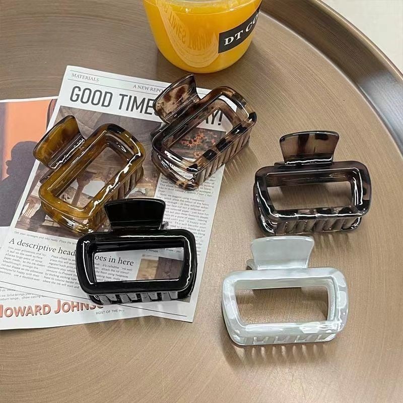 Square Amber Gripper Charm ใหม่ฉลามขนาดเล็ก Gripper ความงามสูง Square Gripper Retro Small Gripper เก