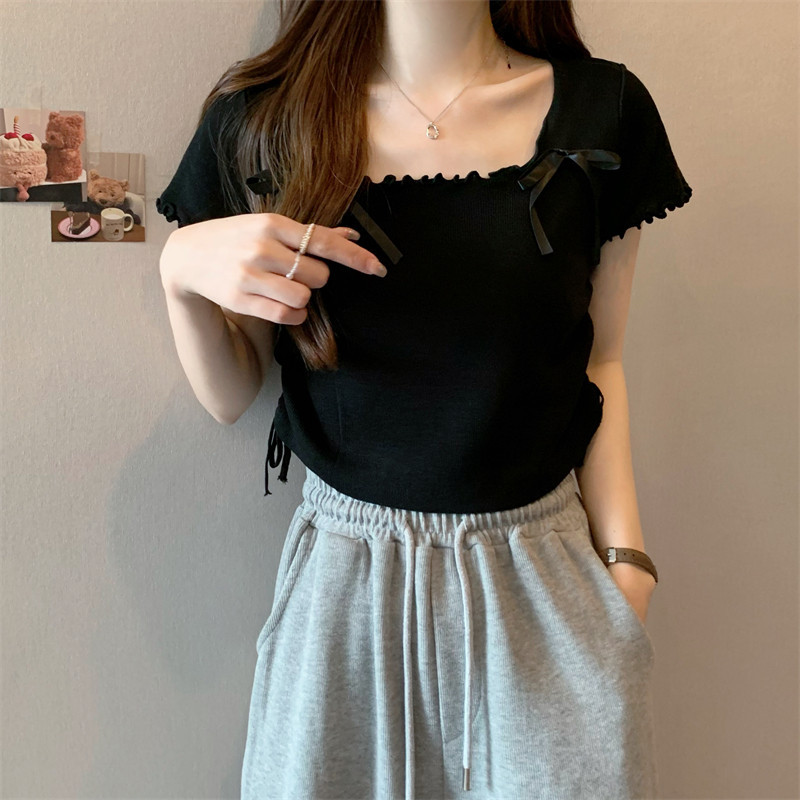 DoDo⭐️พร้อมส่ง⭐️เสื้อไหมพรมแขนสั้น คอสี่เหลี่ยม ผูกโบว์สีพื้นแต่งขอบหยัก(09005)