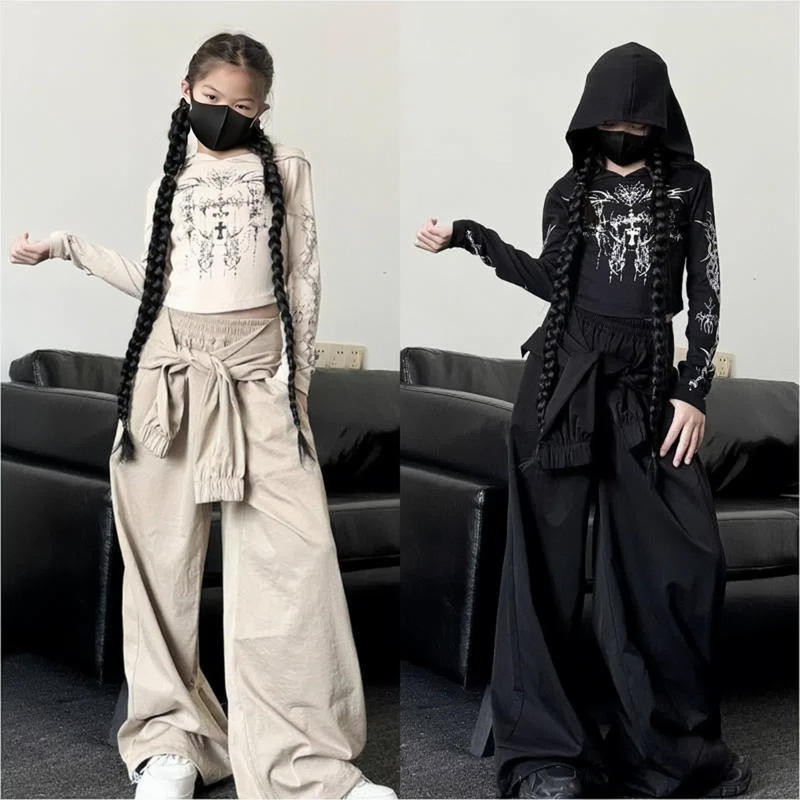 [KeDaYa] พร้อมส่ง ชุดเซ็ตสไตล์เกาหลี เสื้อฮู้ดแขนยาว กางเกงเอี๊ยมสองชิ้นปลอม ชุดเต้น ฮิปฮอป สตรีทสไตล์อเมริกัน กางเกงคาร์โก้ Y2K, OOTD
