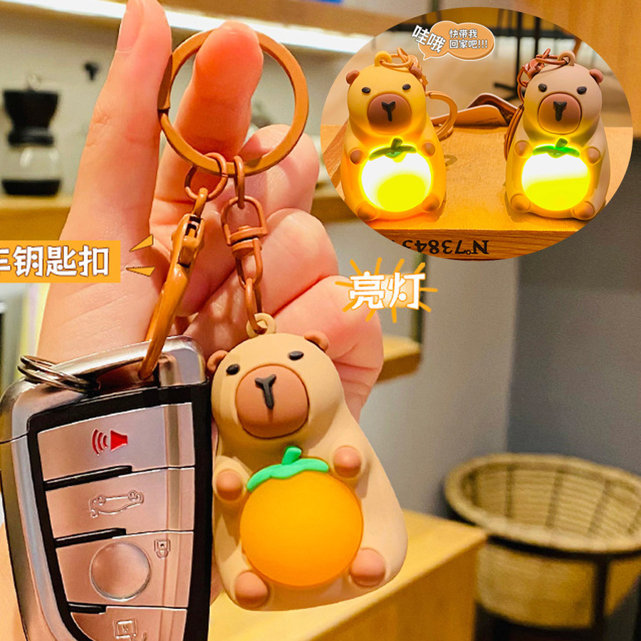 Creative Luminous Capybara พวงกุญแจจําลอง Capibara อะนิเมะแสงใน Dark ของเล่น Kawaii น่ารักมินิตุ๊กตาตุ๊กตาพวงกุญแจ