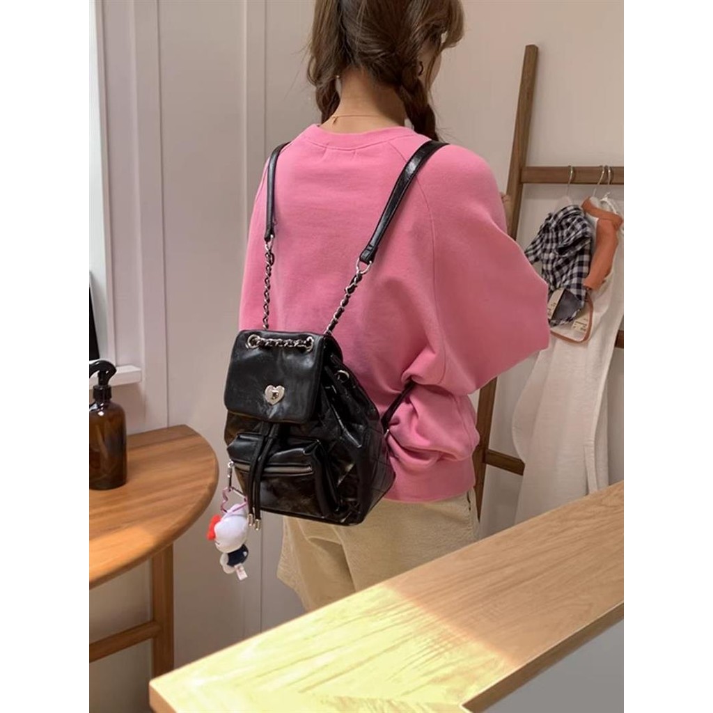 Travel check-in niche diamond grid กระเป๋าเป้โซ่เนื้อสีดํา