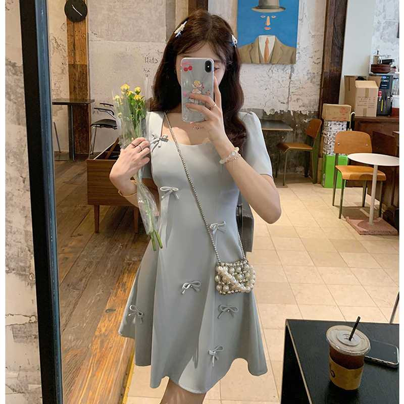 【ใหม่】 จัดส่งทันที S-4XL ชุดเดรสสไตล์ฝรั่งเศส คอเหลี่ยม เดรสแต่งโบว์ สไตล์น่ารัก สีพื้น หรูหรา ชุดสาวอวบ เดรสสาวอวบ