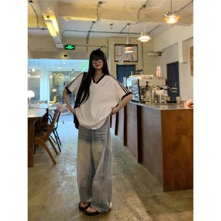 cherryshop🍒พร้อมส่ง เสื้อยืดผู้หญิง เสื้อยืดขาวแฟชั่น แขนสั้นคอวี ลําลองหลวม ๆ ย้อนยุค สไตล์เกาหลี