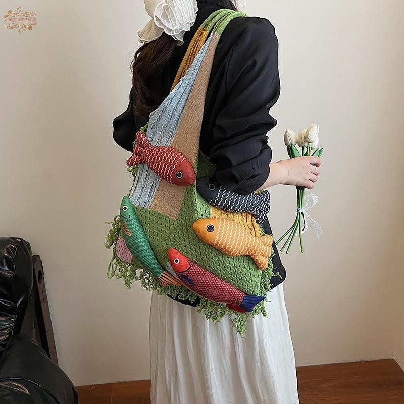 กระเป๋า Tote ถักแบบ Splicing ลายปลาน้อย ดีไซน์น่ารัก สไตล์ casual สำหรับการใช้งานทั่วไปและการเป็นของขวัญให้เพื่อนๆและครอบครัว