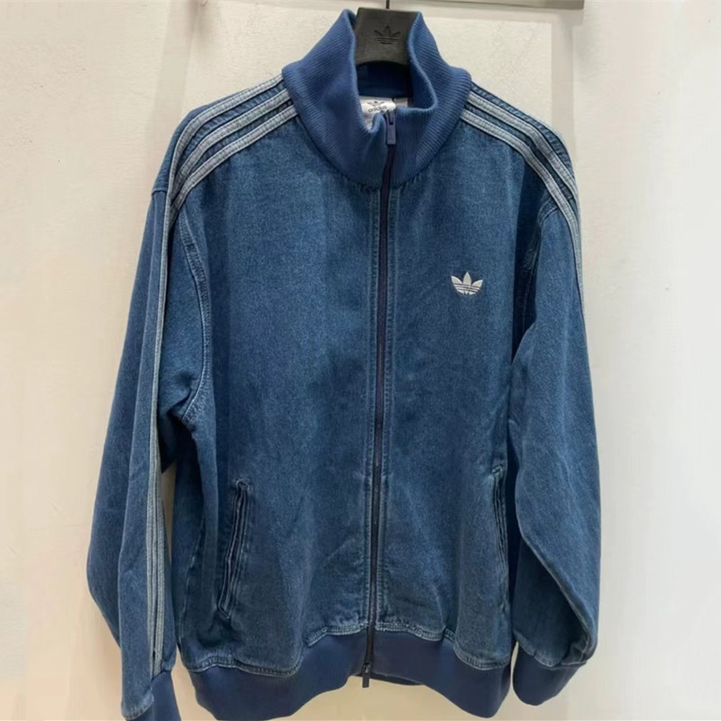 Adidas ปักโลโก้ Retro Stand-up Collar เสื้อแจ็คเก็ตยีนส์แฟชั่นเสื้อโค้ทลายทางลําลอง