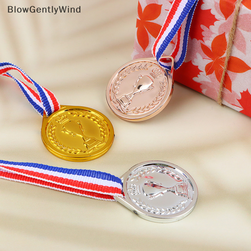 Blowgentlywind Crown Gold Silver Bronze รางวัลเหรียญรางวัลฟุตบอลการแข่งขันรางวัลเหรียญสําหรับของที่ระลึกของขวัญกีฬากลางแจ้งของเล่นเด็ก BGW