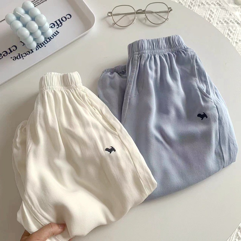 สินค้าใหม่พร้อมสต็อก [กางเกงกันยุงผ้าไหมน้ําแข็ง] ฤดูร้อนสไตล์ใหม่เด็กนุ่มหลวมกางเกงลําลองเด็กสีทึบชุดกีฬาผู้หญิงอินเทรนด์20240725