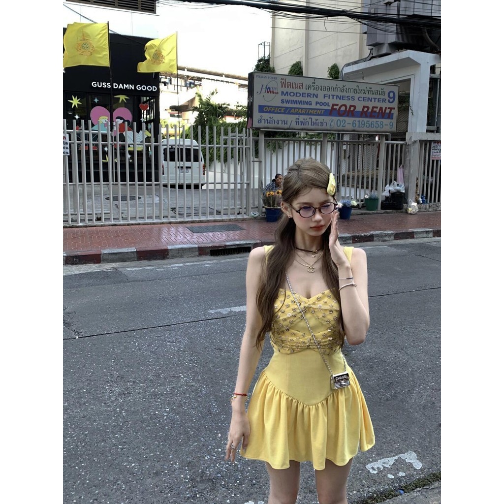 ช่วงพักดื่มกาแฟสไตล์เกาหลีฤดูร้อน2024กระโปรงสั้นสายรัดเอวดีไซน์เก๋ชุดเดรสบาง