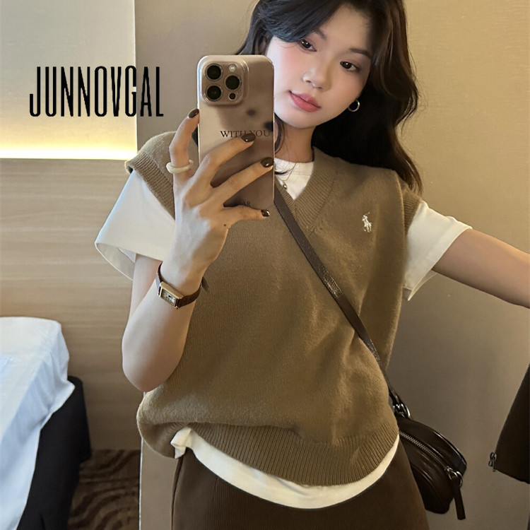 Junnovgal ผู้หญิงเสื้อกั๊กสีทึบถักคอวีทรงหลวม 2024 ลําลองสไตล์ใหม่
