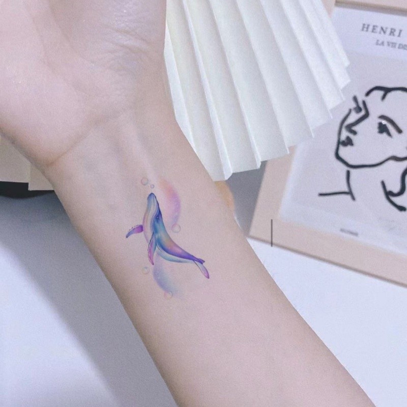 สีฟ้าปลาวาฬลายสักสาวเซ็กซี่เอวสักสติกเกอร์รอยสักกันน้ํายาวนาน7วันสติกเกอร์ผิวชั่วคราวสักปลอม