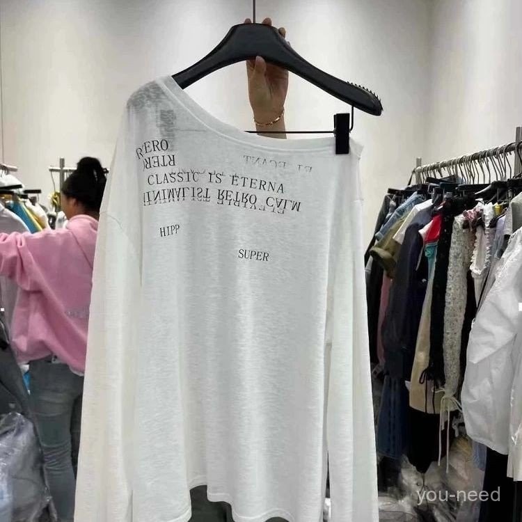 เสื้อยืดแขนยาวสำหรับผู้หญิง กันแดด ฤดูร้อน พิมพ์ลายอักษรขนาดใหญ่กลาง อินเทรนด์
