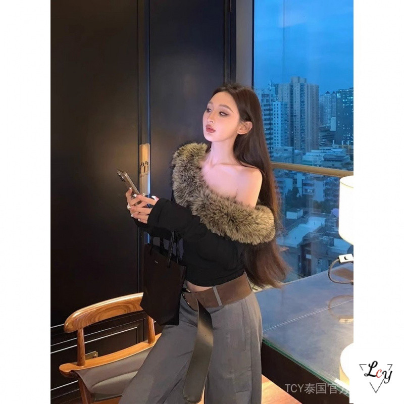 เสื้อคอปกขนเปิดไหล่สไตล์อเมริกันเสื้อตัวในดูหรูหราสำหรับผู้หญิงเสื้อยืดแขนยาวใส่ด้านนอกแนวไฮสตรีทแบบเรียบง่ายแฟชั่น INS