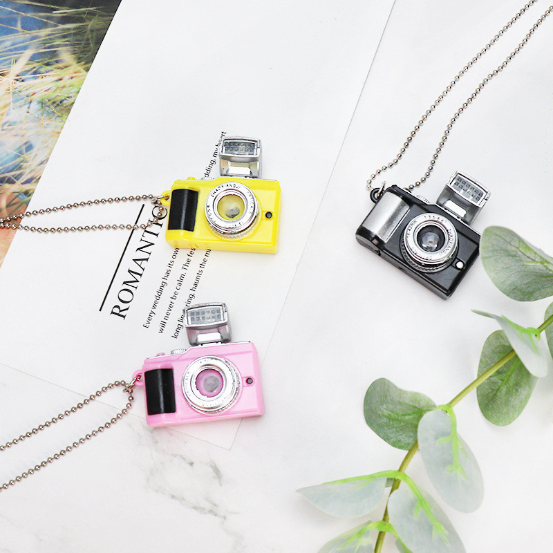 สร้อยคอกล้องสีสันสดใส Retro Flash Sound Camera Neckchain Accessory