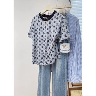 เสื้อยืดคอกลมลายโคลเวอร์สี่ใบ สไตล์เรียบง่ายสำหรับผู้หญิง เห…