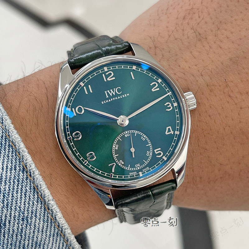 IWC Portugal Series นาฬิกากลไกอัตโนมัติผู้ชายแผ่นดิสก์สีเขียวขนาดเล็กมือสอง IW358310