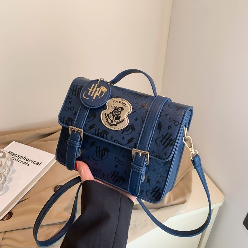 Harry Potter Co-Branded Merchandise กระเป๋าผู้หญิง Messenger กระเป๋าถือสไตล์อังกฤษ Messenger กระเป๋า Preppy สไตล์ Casual Cool อินเทรนด์ Cool/7.26