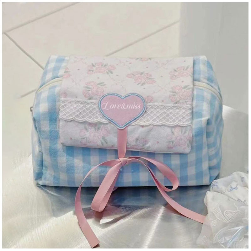 C&k กระเป๋าแต่งหน้า ที่เก็บของน่ารัก niche grid ins กระเป๋าเก็บการศึกษาและกรูมมิ่งความจุขนาดใหญ่แบบพกพา