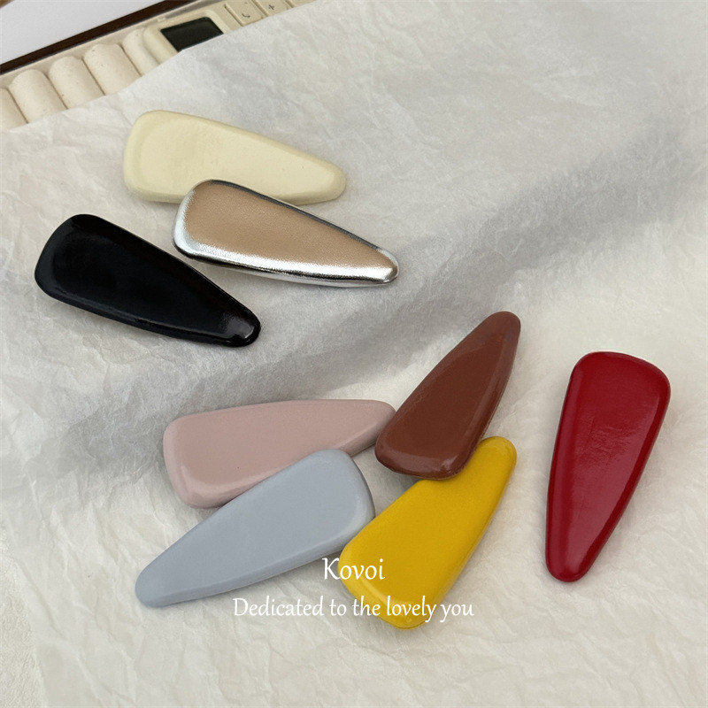 Kovoi/retro Temperament High-End Patent หนังสามเหลี่ยม Duckbill ขนาดใหญ่ Glossy PU Water Drop คลิปผม