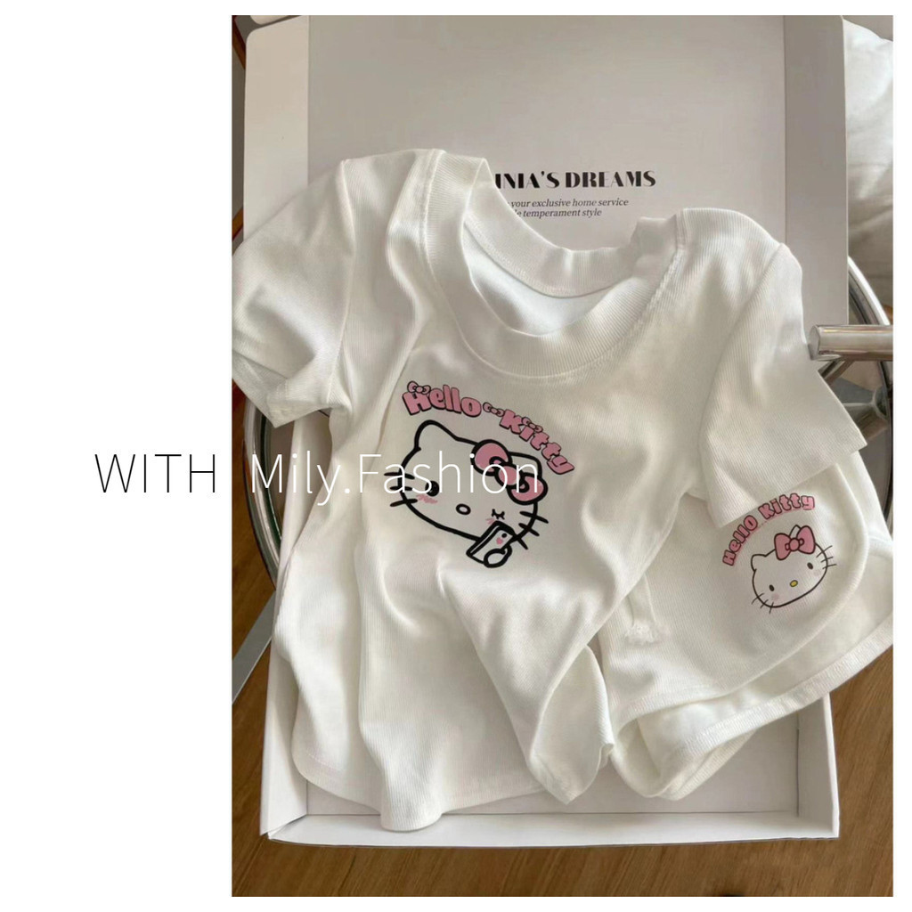 Milyfashion HelloKitty ชุดสูทแขนสั้นพิมพ์ลายน่ารักสำหรับผู้หญิงกางเกงขาสั้นเชือกรูดเข้าชุดง่ายเข้ารูปใส่แล้วดูผอมเพรียวแบบใหม่ฤดูร้อน2024