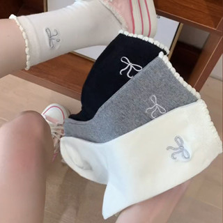 ถุงเท้าข้อสั้นสไตล์ Miu สำหรับผู้หญิงในฤดูใบไม้ผลิและฤดูใบไม…