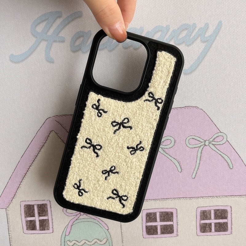 เคสโทรศัพท์ปักตุ๊กตาโบว์แบบเต็มหน้าจอสําหรับ iPhone 13 14 15 16 Pro Max ปลอก Anti fall เย็บปักถักร้อยสําหรับ iPhone16 กรณี