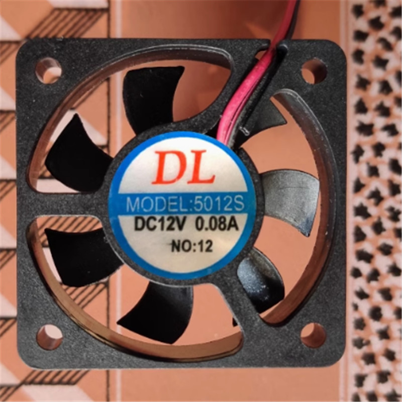 DC12V0.08 A 5 ซม. 5012 DC Volt Charger แบตเตอรี่รถพัดลมระบายความร้อนขนาดเล็กบางเฉียบ